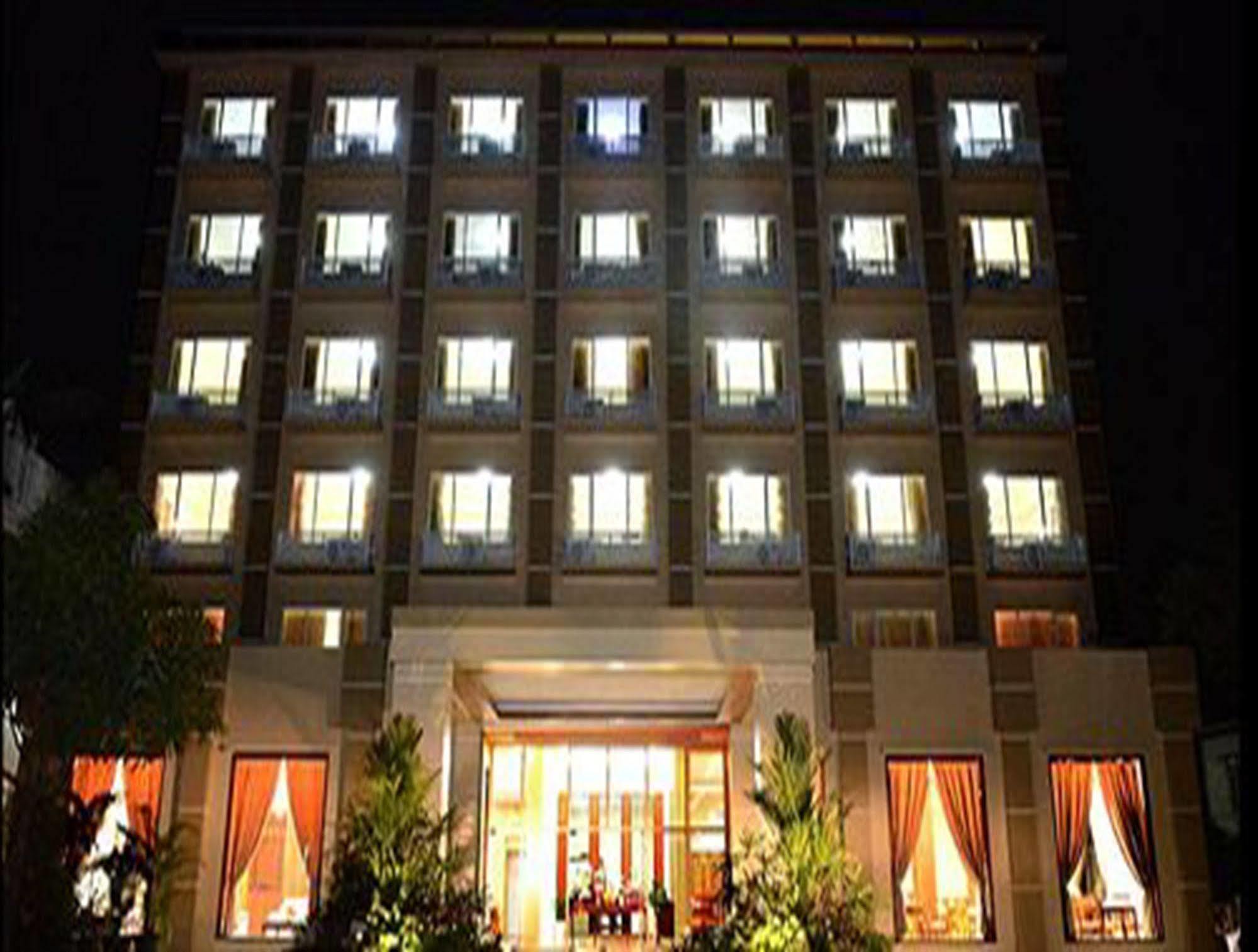 Reno Hotel Yangon Exterior foto